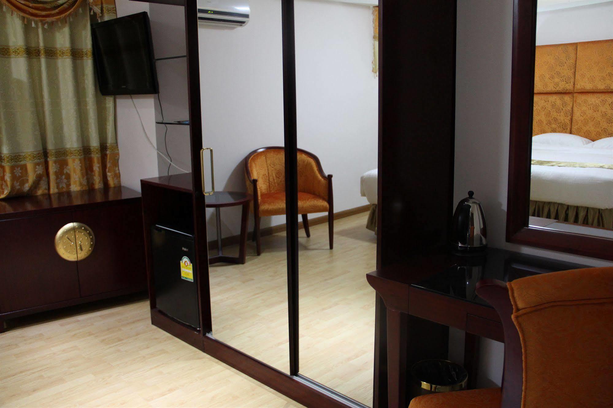 The Privi Suites Pattaya Extérieur photo