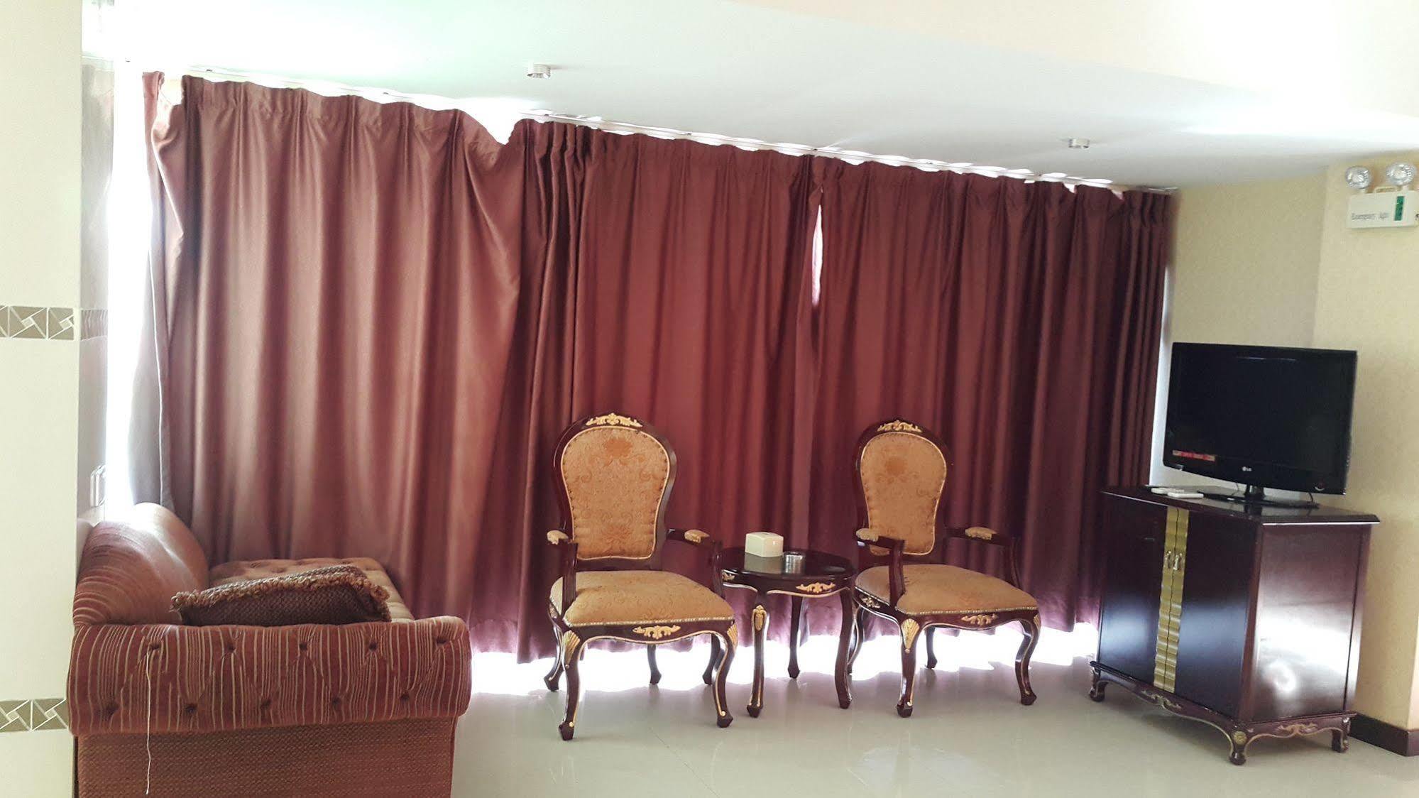 The Privi Suites Pattaya Extérieur photo